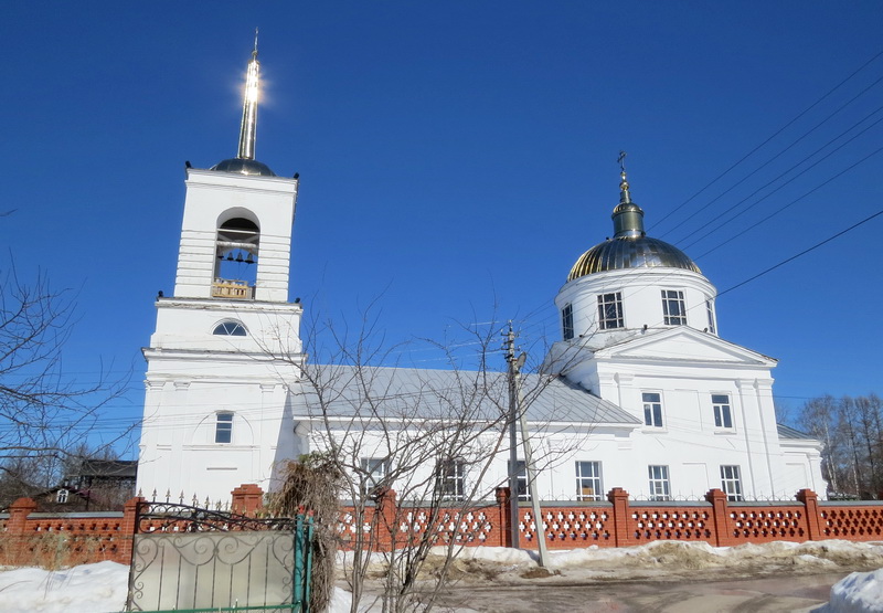 Духовкая церковь, вид сбоку